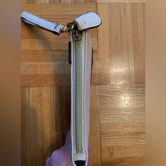 Betsey Johnson Cluch - Picture 9 of 11